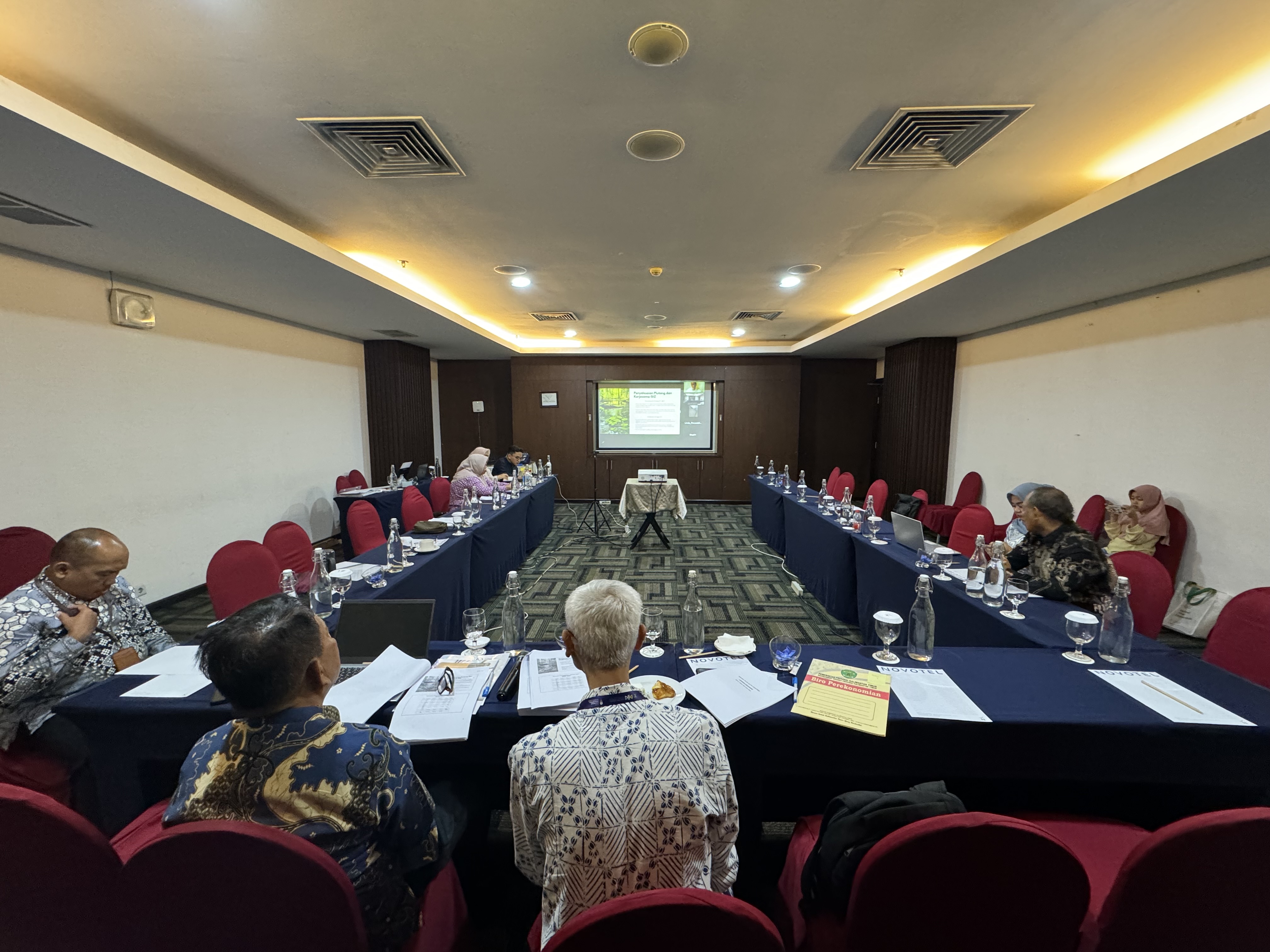 Evaluation Meeting 1 Quarter of Perusda Sylva East Kalimantan Prosperous with the Economic Bureau: Towards Joint Progress