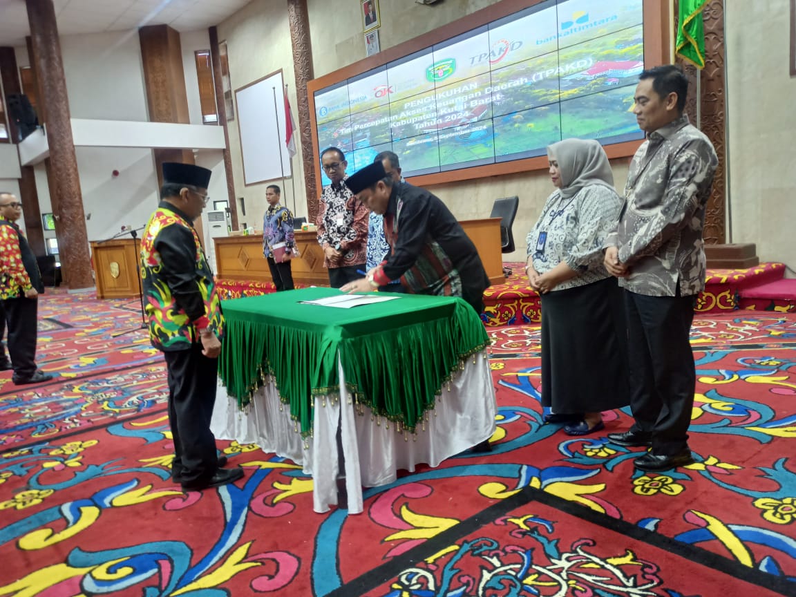 PENGUKUHAN TIM PERCEPATAN AKSES KEUANGAN DAERAH (TPAKD) DI KABUPATEN KUTAI BARAT TAHUN 2024