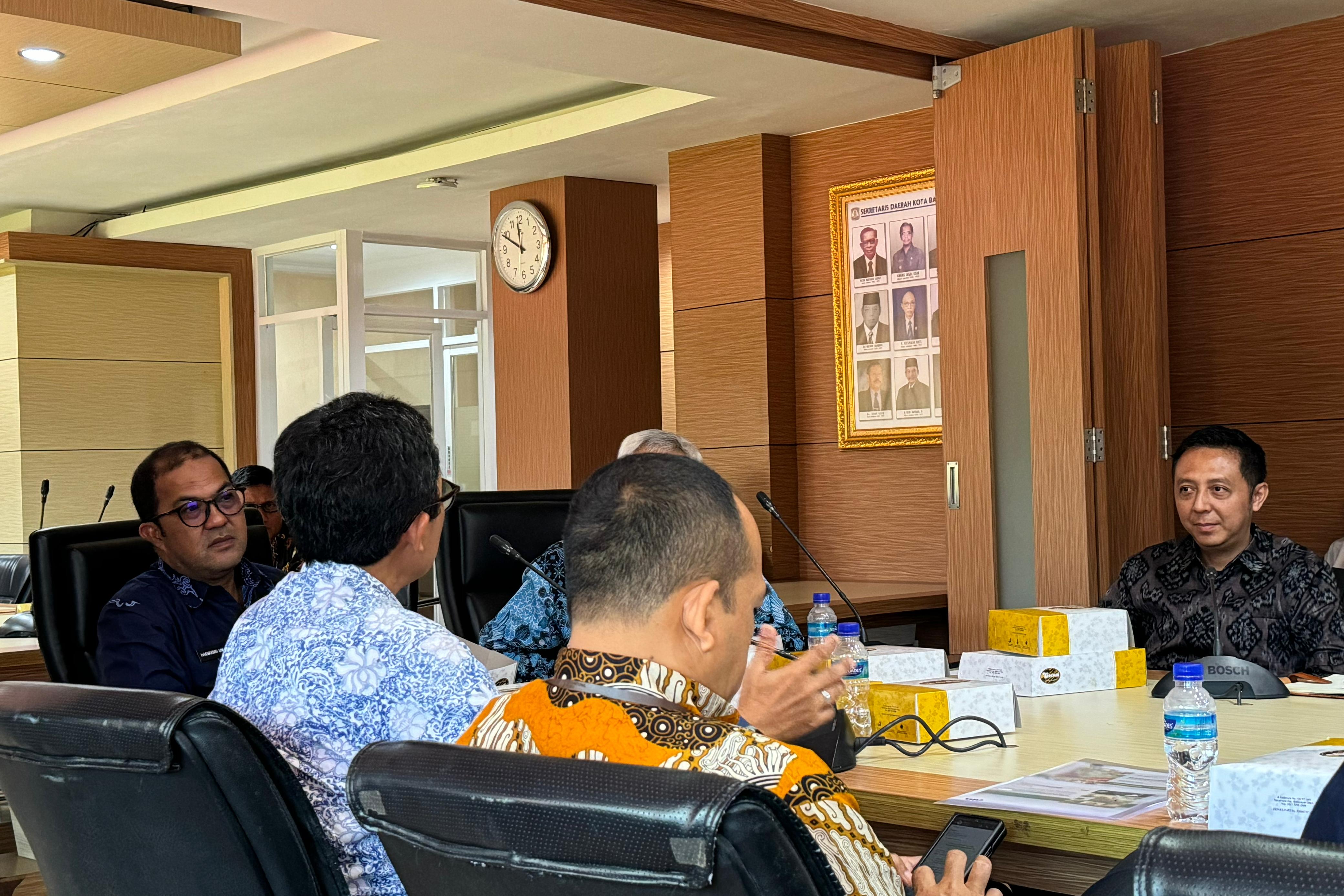 Rapat Terkait Peran BUMD Dalam Pemanfaatan Toko Penyeimbang di Balikpapan